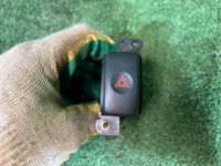 สวิตช์ไฟฉุกเฉิน SUBARU LANCASTER OEM 83037AE000 BH9 1998 EJ254 AT