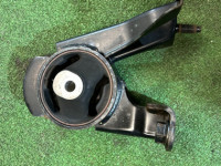 ยางแท่นเครื่อง Задняя 1237137090 TOYOTA PRIUS