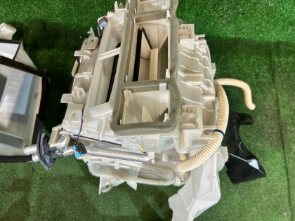 Радиатор кондиционера салона TOYOTA PRIUS OEM 87050-47120 ZVW30 2013 2ZRFXE