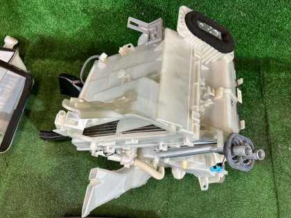 Радиатор кондиционера салона TOYOTA PRIUS OEM 87050-47120 ZVW30 2013 2ZRFXE