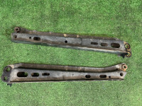 คานหน้า Правая и левая TOYOTA PRIUS OEM 51107-12010 51108-12010 ZVW30 2013 2ZRFXE
