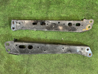 คานหน้า Правая и левая TOYOTA PRIUS OEM 51107-12010 51108-12010 ZVW30 2013 2ZRFXE