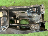 フロントメンバー с распорками SUBARU LEGACY OEM 20101AE030 BH5 2002 EJ206 AT