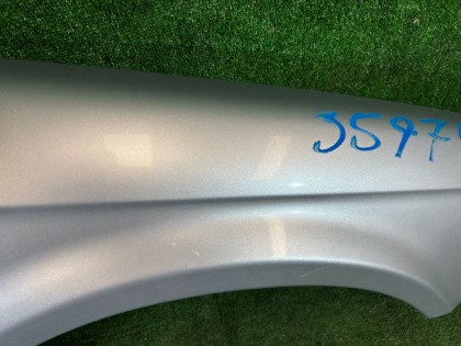 右フロントフェンダー цвет 01G SUBARU LEGACY OEM 57120AE001 BH5 2002 SILVER 01G