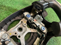 พวงมาลัย MOMO STI с лепестками. SUBARU LEGACY OEM 34311AE100 BH5 2002 SILVER 01G