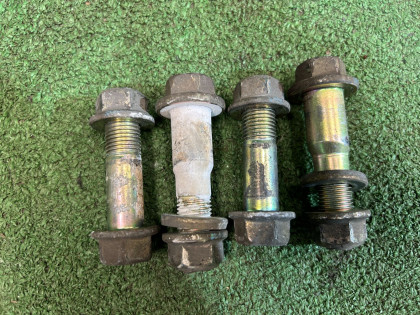 น็อตปรับศูนย์ล้อหน้า 20540AA090 20540AA100 SUBARU LANCASTER