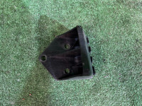 Крепление заднего бампера левое SUBARU LANCASTER OEM 57707AE070 BHE BH9 BH5 2003 GREEN / GREY 1U6