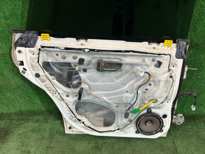 Дверь задняя левая цвет 07C SUBARU LANCASTER OEM 60400AE430 BHE BH9 2001 WHITE PEARL 07C / 081