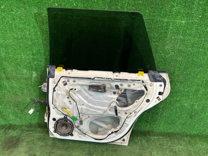 Porta traseira direita цвет 07C SUBARU LANCASTER OEM 60400AE420 BHE BH9 2001 WHITE PEARL 07C / 081