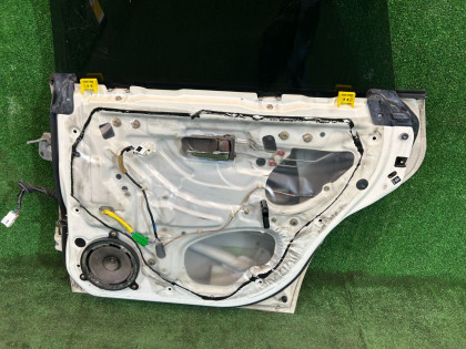 Porta traseira direita цвет 07C SUBARU LANCASTER OEM 60400AE420 BHE BH9 2001 WHITE PEARL 07C / 081