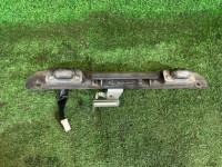 Manilla del portón SUBARU LANCASTER OEM 62150AA211 BH9 2001 WHITE PEARL 07C / 081