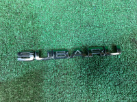 โลโก้ SUBARU SUBARU LANCASTER OEM 93073AE570 BH9 2001 WHITE PEARL 07C / 081