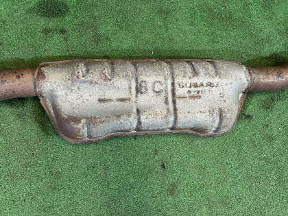 Tramo central del escape SUBARU LEGACY OEM 44200AE080 BEE 2002 EZ30 AT