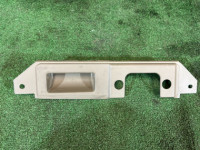 Manilla del portón SUBARU LANCASTER OEM 94331AE000GG BHE 2001 WHITE PEARL 07C / 081