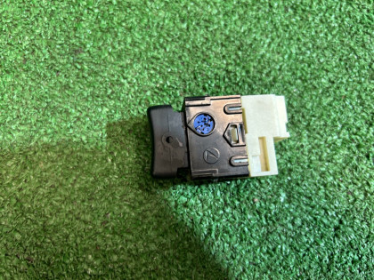Power/Hold switch SUBARU LANCASTER OEM 83245AE000 BHE 2001 EZ30 AT