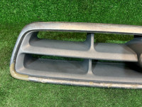 フロントグリル SUBARU LANCASTER OEM 91121AE260 BHE 2001 WHITE PEARL 07C / 081