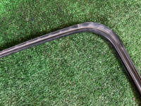 Молдинг лобового стекла SUBARU LANCASTER OEM 65058AE000 BHE BH9 BH5 BE BE9 BE5 BEE 2001 BLUE / GREY 1U3