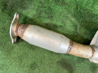 ท่อไอเสียท่อนกลาง SUBARU LANCASTER OEM 44200AE080 BHE BEE 2001 EZ30 AT