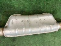 ท่อไอเสียท่อนกลาง SUBARU LANCASTER OEM 44200AE080 BHE BEE 2001 EZ30 AT