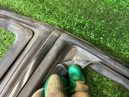 Уплотнитель дверей левый SUBARU LANCASTER OEM 63521AE030 BHE BH9 BH5 2001 BLUE / GREY 1U3