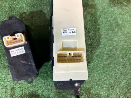 パワーウィンドウ制御ユニット SUBARU LEGACY OEM 83071AG090 83071AG040 BP5 2007 EJ20X AT