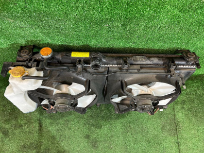 Radiador del motor SUBARU LEGACY OEM 45119AG070 BP5 2007 EJ20X AT