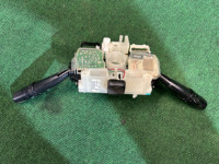 สวิตช์ก้านคอพวงมาลัย оптитрон SUBARU LEGACY OEM 83111AE010 BHE BH9 BH5 BE5 BE9 BEE 2001 EJ254