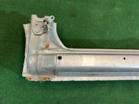 Estribo metálico izquierdo SUBARU LEGACY OEM 51415AE031 BEE BHE BE5 BE9 BH5 BH9 2001 SILVER 01G