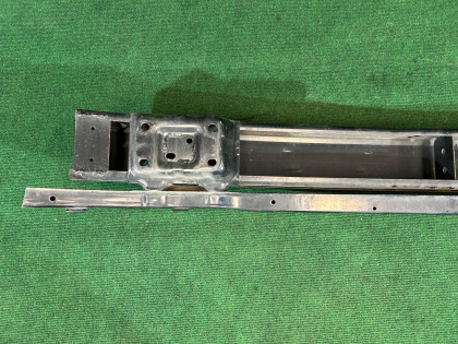 Refuerzo del parachoques delantero SUBARU LEGACY OEM 57711AE320 BEE BE9 BE5 2002