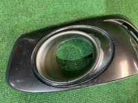 Embellecedor ciego del antiniebla derecho SUBARU LEGACY OEM 57731AE600 BEE BE9 BE5 2002 WHITE PEARL 081