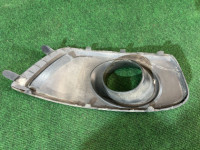 Embellecedor ciego del antiniebla derecho SUBARU LEGACY OEM 57731AE600 BEE BE9 BE5 2002 WHITE PEARL 081