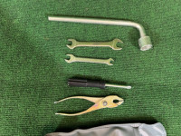 Juego de herramientas SUBARU LEGACY OEM 97010AA020 BEE BE9 BE5 2002