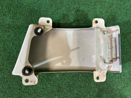 Embellecedor bajo el piloto trasero izquierdo SUBARU LEGACY OEM 51473AE011 BEE BE9 BE5 2002 WHITE PEARL 081