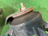 Engine mounts пара SUBARU LEGACY OEM 41022AE100, 41022AE110 BEE BHE 2002 EZ30 AT