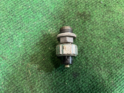 เซ็นเซอร์แรงดันน้ำมันเครื่อง 25240KA050 SUBARU EXIGA