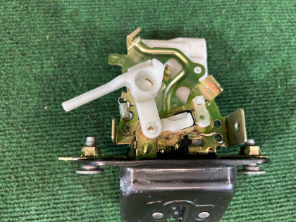 Замок пятой двери SUBARU LEGACY OEM 63032AG100 BP5 2008 SILVER C6Z