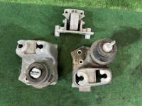 ยางแท่นเครื่อง комплект 41032AJ060 41022AJ040 SUBARU OUTBACK