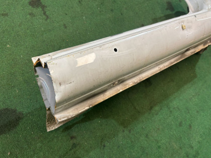 Estribo metálico derecho SUBARU LEGACY OEM 51415AC061 BG5 1998 White 51E