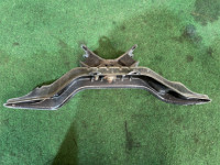 คานรองเกียร์ 41022AG100, 41011AG020 SUBARU LEGACY