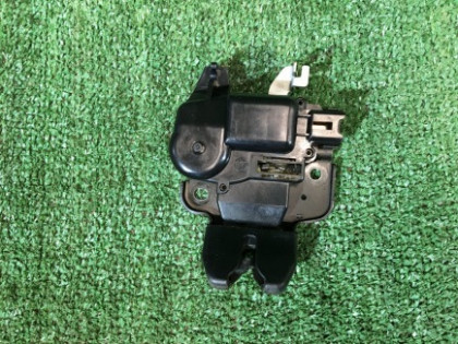 Trunk lock 57530AG010 SUBARU LEGACY