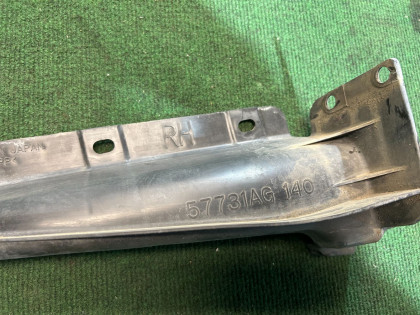 Suporte direito do para-choques traseiro SUBARU LEGACY OEM 57731AG140 BLE 2004 BLACK 32J
