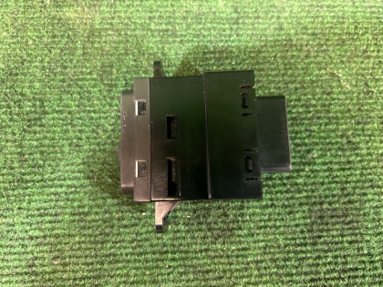 シートヒータースイッチ SUBARU LEGACY OEM 83245AG020 BLE 2004 EZ30
