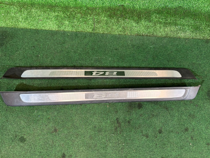 คิ้วชายบันได 94060AG170 94060AG180 SUBARU LEGACY