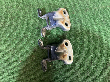 บานพับประตูหน้าซ้าย 60070AG0009P 60070AG0109P SUBARU LEGACY