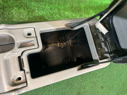 グローブボックス・アームレスト SUBARU FORESTER OEM 92060FC040ND SF5 1998 SILVER 792