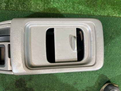グローブボックス・アームレスト SUBARU FORESTER OEM 92060FC040ND SF5 1998 SILVER 792