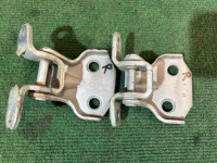 บานพับประตูหน้าขวา SUBARU FORESTER OEM 61220FA000 61220FA010 SF5 1998 SILVER 792