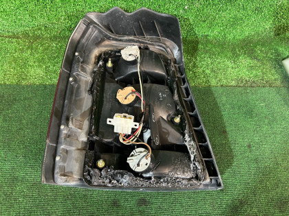 ไฟท้ายขวา 220-29597R SUBARU FORESTER OEM 84201FC021 SF5 1998