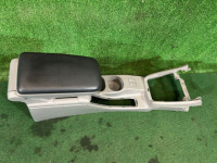 ช่องเก็บของและที่วางแขน SUBARU FORESTER OEM 92113FE100ND SG5 2007 BLACK 32J
