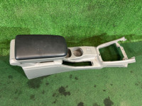 ช่องเก็บของและที่วางแขน SUBARU FORESTER OEM 92113FE100ND SG5 2007 BLACK 32J